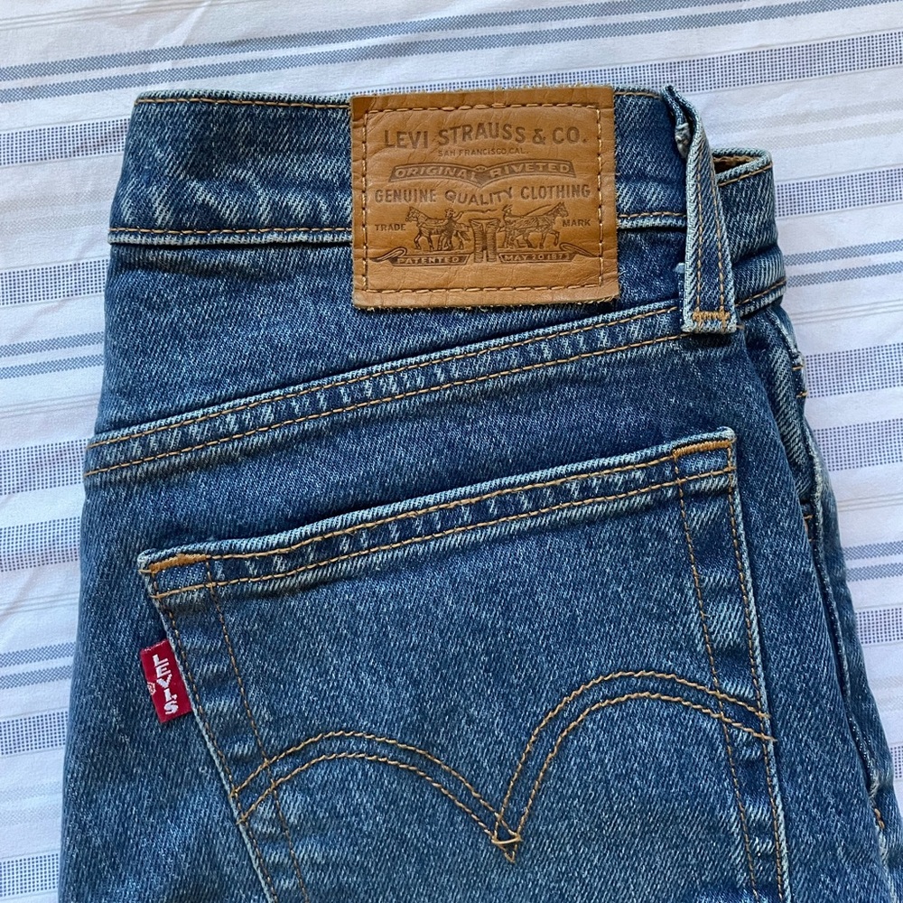 Levi’s Wedgie Straight Jeans - LIKE NEW!